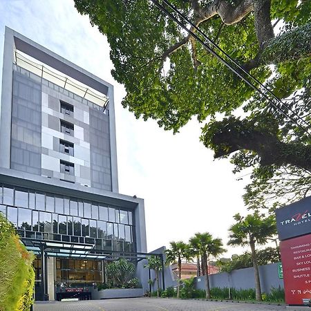 Travello Hotel Bandung Buitenkant foto