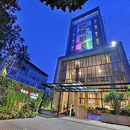 Travello Hotel Bandung Buitenkant foto