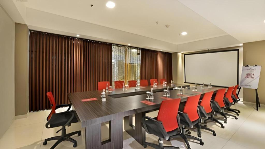 Travello Hotel Bandung Buitenkant foto