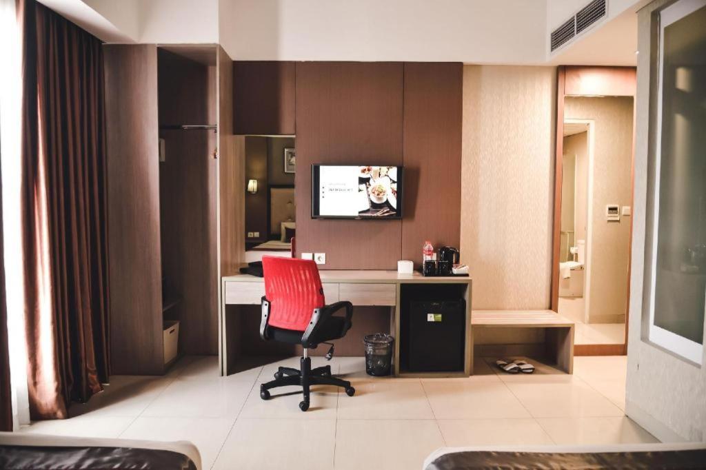 Travello Hotel Bandung Buitenkant foto