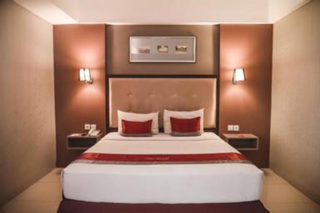 Travello Hotel Bandung Buitenkant foto