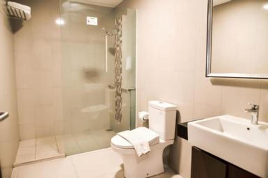Travello Hotel Bandung Buitenkant foto