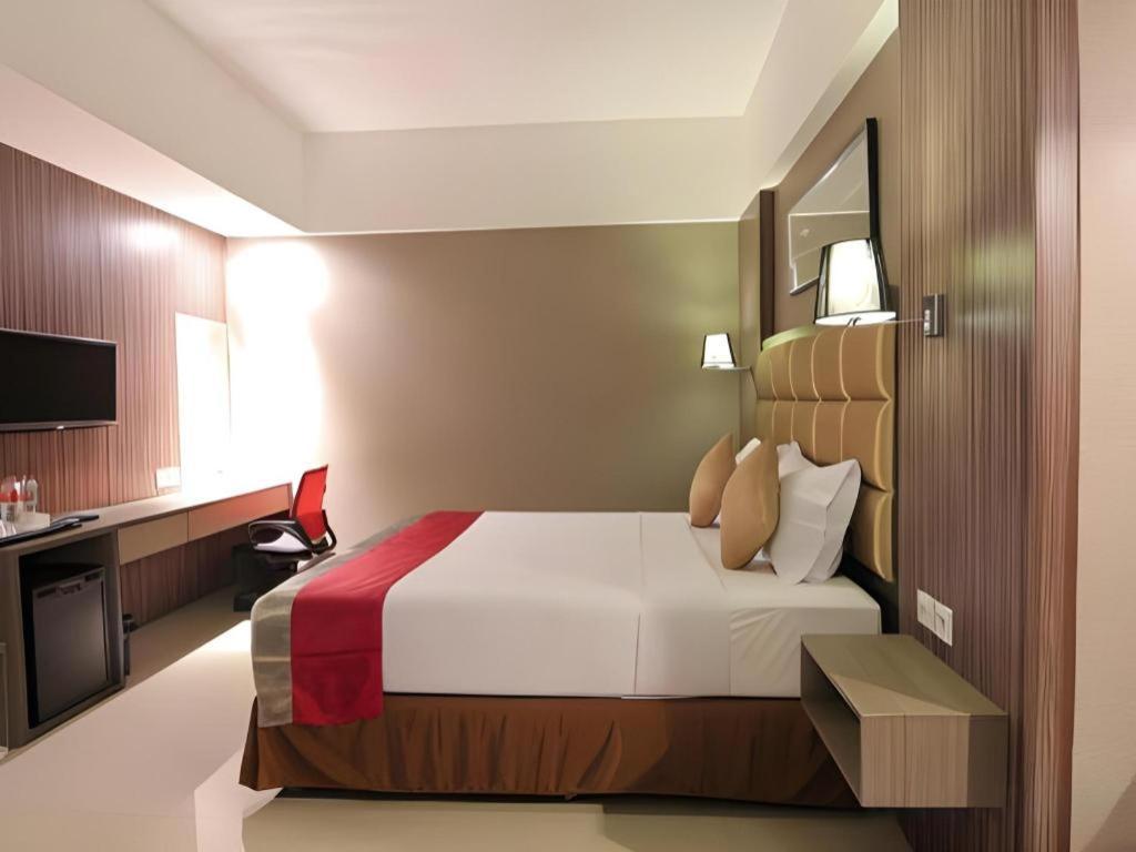 Travello Hotel Bandung Buitenkant foto