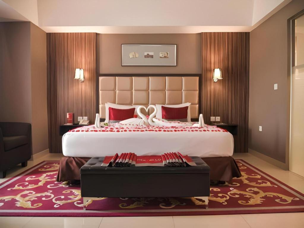 Travello Hotel Bandung Buitenkant foto