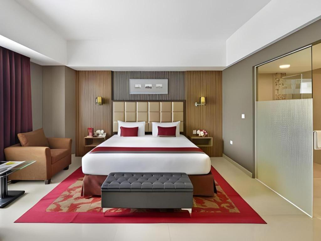 Travello Hotel Bandung Buitenkant foto