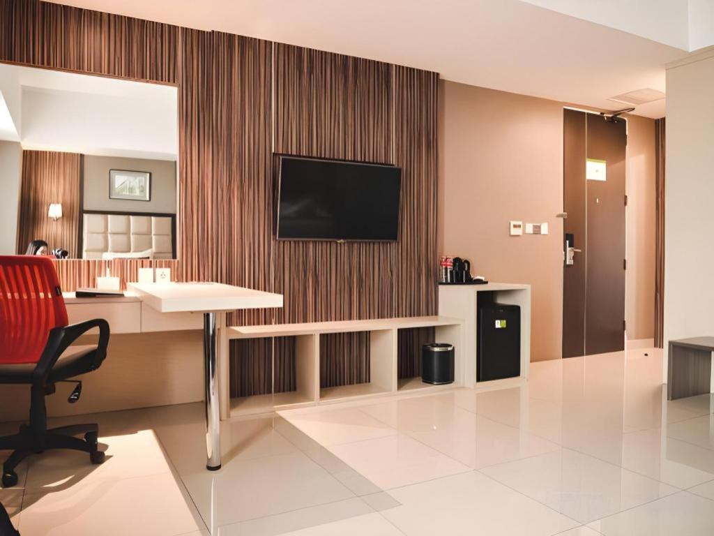 Travello Hotel Bandung Buitenkant foto
