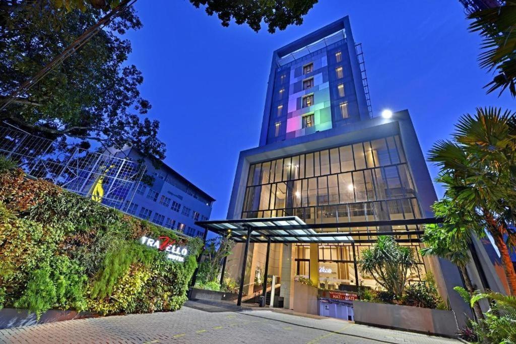 Travello Hotel Bandung Buitenkant foto