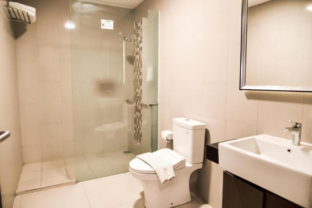 Travello Hotel Bandung Buitenkant foto