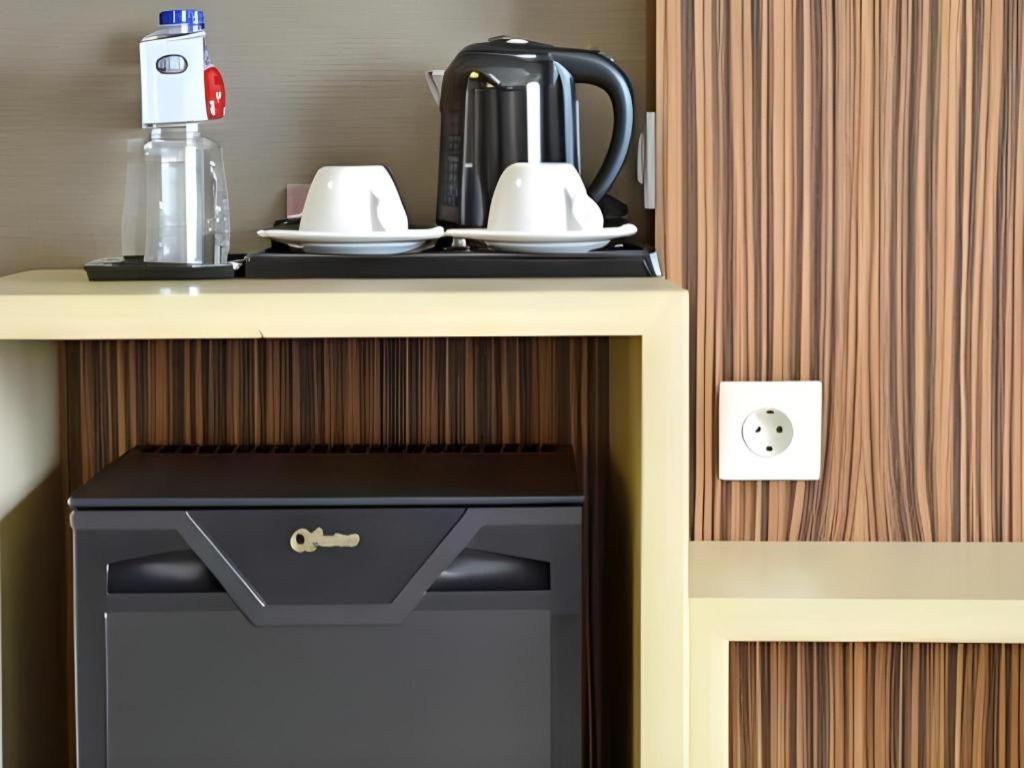 Travello Hotel Bandung Buitenkant foto