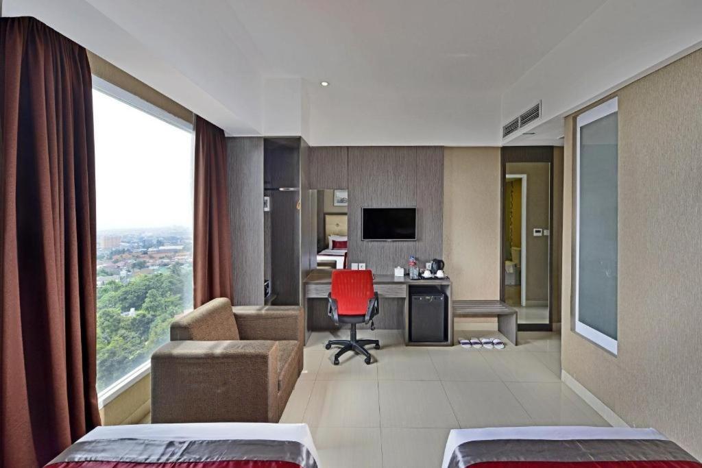 Travello Hotel Bandung Buitenkant foto