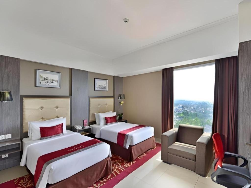 Travello Hotel Bandung Buitenkant foto