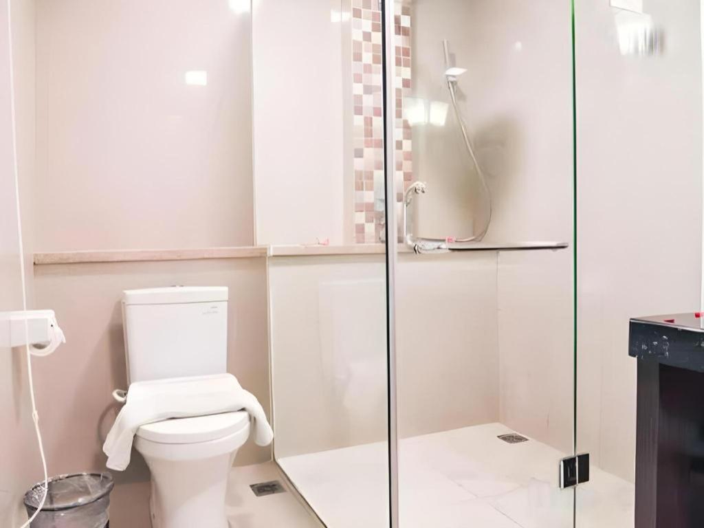 Travello Hotel Bandung Buitenkant foto